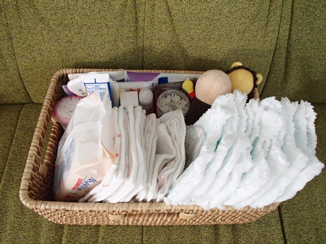 おむつやおしりふきなどのセット